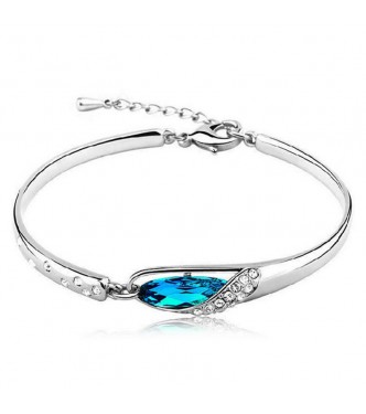 Elegantna srebrna zapestnica z modnim kristalom