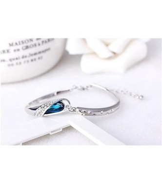 Elegantna srebrna zapestnica z modnim kristalom