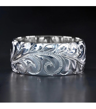 Prstan z rastlinskim vzorcem