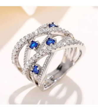 Modni prstan z modrimi kristali