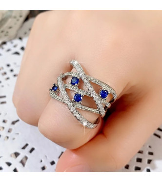 Modni prstan z modrimi kristali