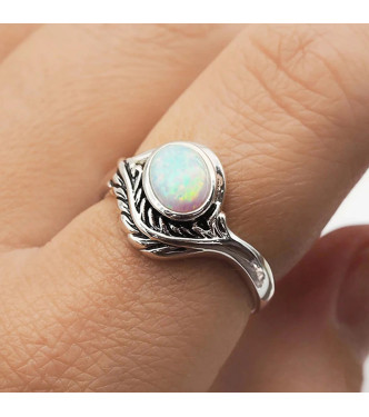 Prstan s čarbonim opalom