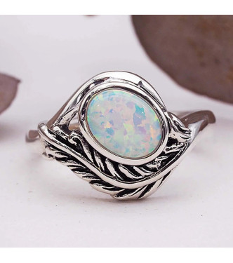 Prstan s čarbonim opalom