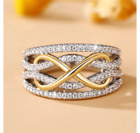 Prstan z zlatim Infinity simbolom