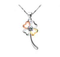 Prikupen srebrn obesek Four Clovers