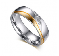 Prstan čudovito kombiniran z jeklom, kristali in pozlato Prstan čudovito kombiniran z jeklom, kristali in pozlato