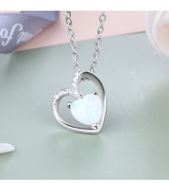 Srebrn obesek z opalom in kristali za romantično ljubezen Srebrn obesek z opalom in kristali za romantično ljubezen