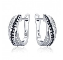 Prefinjeni srebrni uhani v črno beli kombinaciji 