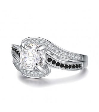 Srebrn prstan z "Vau efektom"