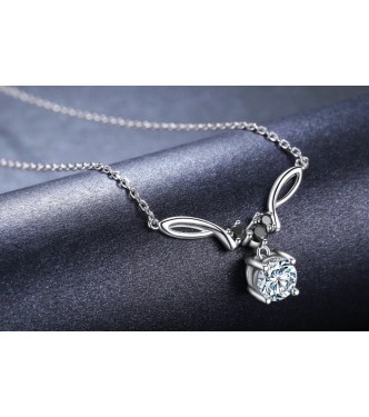 Izjemen srebrn obesek čudovitega dizajna