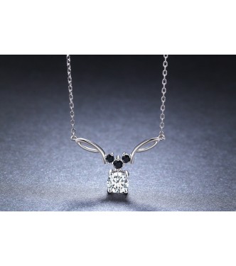 Izjemen srebrn obesek čudovitega dizajna