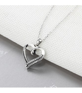 Zelo ljubek srebrn obesek v obliki srca Zelo ljubek srebrn obesek v obliki srca