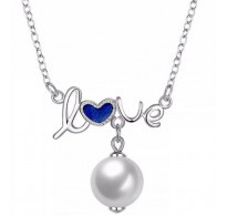 Romantičen srebrn obesek, ki nosi obljubo večne ljubezni