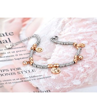 Zapestnica s perlicami in majhnimi talismani dreves