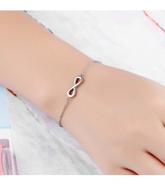 Mila in nežna zapestnica "Infinity" Mila in nežna zapestnica "Infinity"