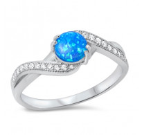 Ljubko oblikovan srebrn prstan z modrim lab opalom 