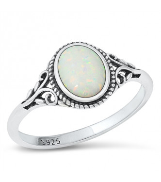Izreden srebrn prstan s prekrasnim belim opalom