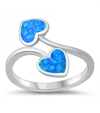 Prisrčen srebrn prstan s srčastima opaloma