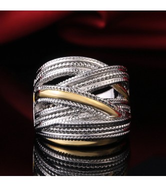 Prelesten, širok prstan z belo in rumeno pozlato Prelesten, širok prstan z belo in rumeno pozlato