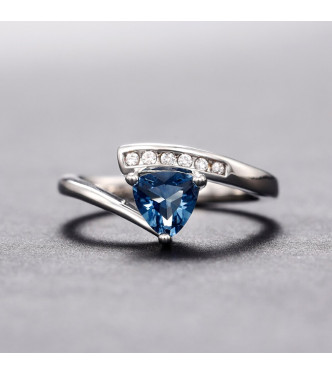 Zelo čudovit prstan Valentina