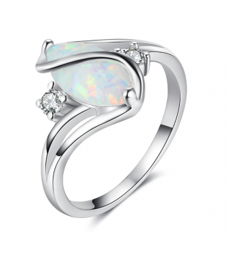 Atraktiven prstan 925 silver z belim opalom